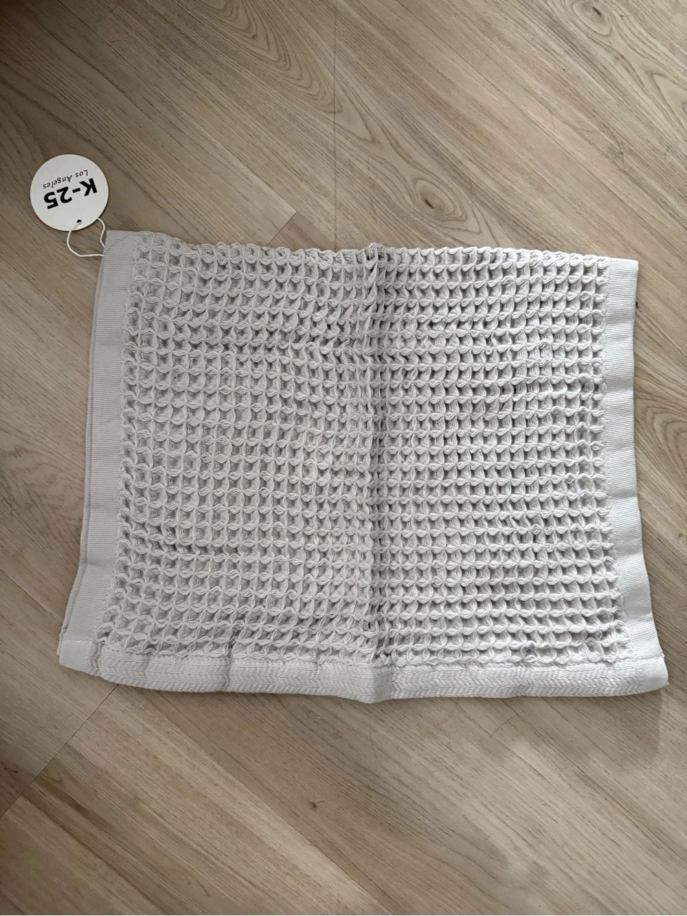 K25 Los Angeles bath and hand towel set NWT